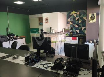 Comercial · 32m² · 1 Quarto · 1 Vaga · Sala Comercial 32m² Saúde -? Decorada, 1 Vaga, Funcionamento 24h