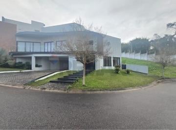Casa · 239m² · 3 Quartos · 4 Vagas · "Encontre Seu Refúgio no Condomínio Vale das Águas"
