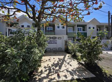 Casa · 100m² · 3 Quartos · 2 Vagas · Sobrado 3 quartos, 1 suíte, região de comércios em Caiobá
