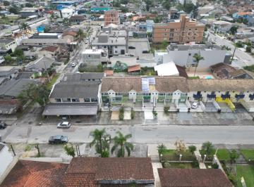 Casa · 100m² · 3 Quartos · 2 Vagas · Sobrado 3 quartos, 1 suíte, região de comércios em Caiobá