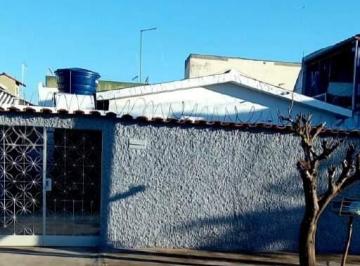 Casa · 250m² · 3 Quartos · 2 Vagas · Casa a venda no Centro de Pedro Leopoldo.