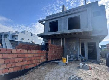 29f51e821f4ec63bd4069ffc4921f895ffbaa5bb · Casa na Praia do Campeche com 2 suítes - Florianópolis