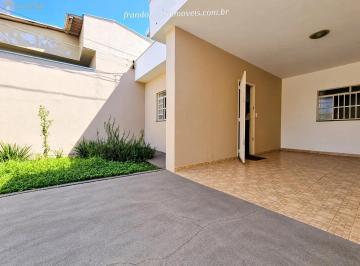 Casa · 94m² · 3 Quartos · 3 Vagas · Casa à venda no São Benedito | 3 quartos, quintal e boa localização.