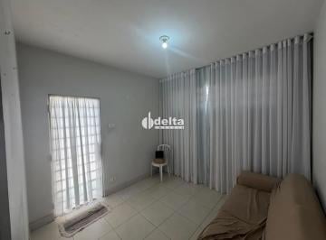 Casa · 500m² · 3 Quartos · 2 Vagas · Casa residencial com 3 quartos sendo 1 suíte disponível para locação no bairro Martins em Uberlândia