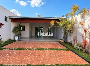 Casa · 280m² · 3 Quartos · 4 Vagas · Casa com 3 quartos sendo 1 suíte disponível para venda no bairro Granada em Uberlândia-MG