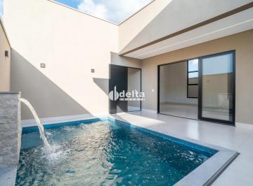 Casa · 360m² · 3 Quartos · 4 Vagas · Casa com 3 quartos sendo suítes disponível para venda no bairro Laranjeiras em Uberlândia-MG