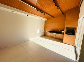 Casa · 250m² · 3 Quartos · 2 Vagas · Casa com 3 quartos sendo 1 suíte disponível para venda no bairro Granada em Uberlândia-MG