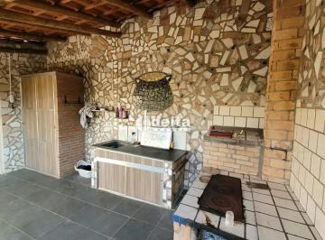Casa · 340m² · 3 Quartos · 3 Vagas · Casa em condomínio disponível para venda no bairro Jardim Holanda em Uberlândia-MG