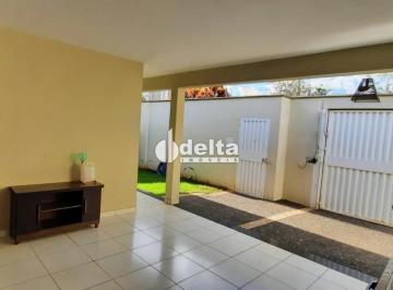 Casa · 324m² · 3 Quartos · 2 Vagas · Casa com 3 quartos sendo 2 suítes disponível para venda no bairro Novo Mundo em Uberlândia-MG