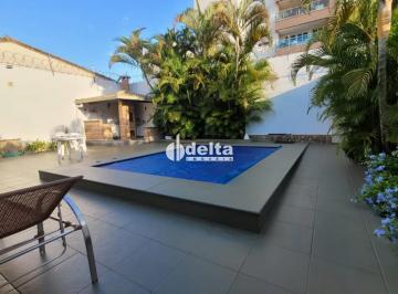 Casa · 360m² · 3 Quartos · 3 Vagas · Casa com 3 quartos sendo 1 suíte disponível para venda no bairro Patrimônio em Uberlândia-MG