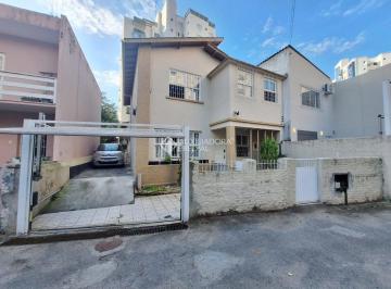 casafloripacentro3 dormitorios-fachada1 · No centro de Florianópolis! Casa de 2 pavimentos, próxima de tudo, espaço e tranquilidade!