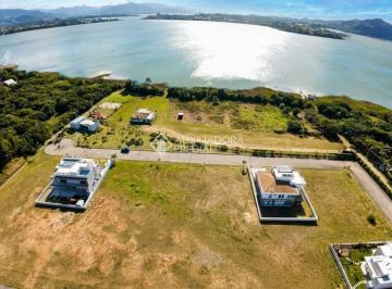 Terreno · 630m² · Terreno de 630m² a passos da Lagoa da Ibiraquera