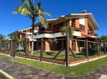 Casa · 344m² · 3 Quartos · 4 Vagas · Sobrado 3 dormitórios/quartos, sendo 1 suíte, anexo com 2 dormitórios, à 200m do mar no Centro de Xa