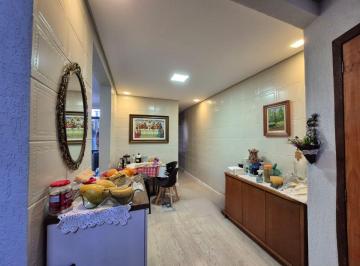 Apartamento de 2 quartos, Porto Alegre · Apartamento de 2 Dormitórios com Sacada e Frente Norte