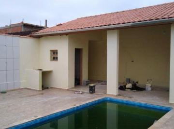 Casa de 2 quartos, Itanhaém · Casa à 500m do mar, com 2 quartos e piscina. Localizada em Itanhaém.