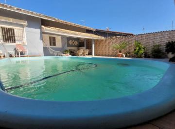 Casa de 4 quartos, Itanhaém · Casa à 200m do mar, com 4 quartos, piscina e área gourmet. Localizada em Itanhaém.