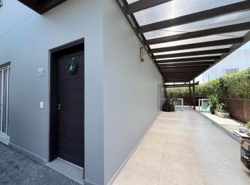 6012532d-c63c-4da0-8261-096c519ce119 · Casa no condomínio Village dos Ipês para venda com 3 quartos, sendo 1 suíte, 126m²