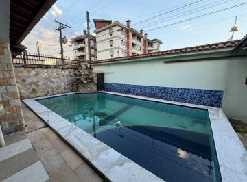 Casa de 5 quartos, Peruíbe · Casa com 5 quartos e piscina em Peruíbe.