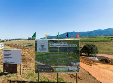 Foto 01 · Terreno à venda em Joanópolis-SP, Loteamento Portal do Lago, 250m² de área. Aproveite esta oportunid