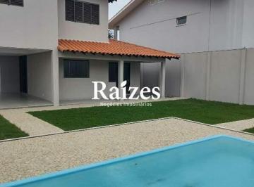 Casa · 251m² · 3 Quartos · 2 Vagas · Casa no Karaíba com 3 quartos sendo 1 suíte, espaço gourmet e piscina