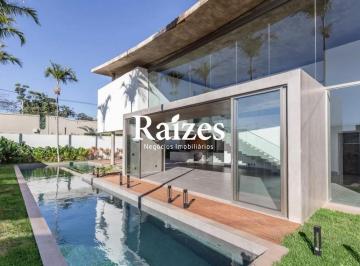 Casa · 590m² · 4 Quartos · 2 Vagas · Casa em condomínio com 4 suítes e lazer completo em Uberlândia