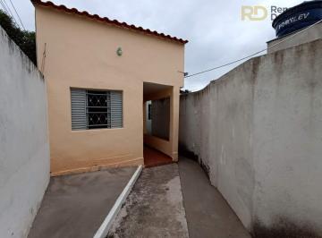 Casa · 25m² · 1 Quarto · 1 Vaga · Casa individual de 01 quarto com 01 vaga de garagem