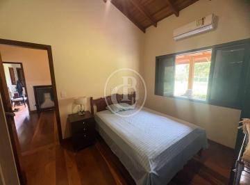 Casa · 100m² · 4 Quartos · 21 Vagas · Belíssima casa disponível para locação no centro de São Francisco Xavier