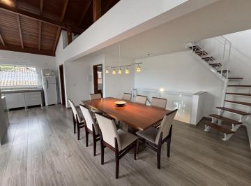 2e5ffdc5-3982-4c48-8174-54909e4ab589 · Casa para venda em Sambaqui com 4 quartos, sendo 3 suítes, 227m²
