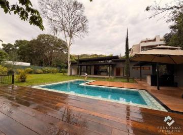 casa-moderna-4-suites-com-piscina-e-lago-itaipava-1243280.jpeg · Casa de Alto Padrão com 4 Suítes, Piscina Aquecida com Hidro e Terreno Plano de 1.260m² em Endereço