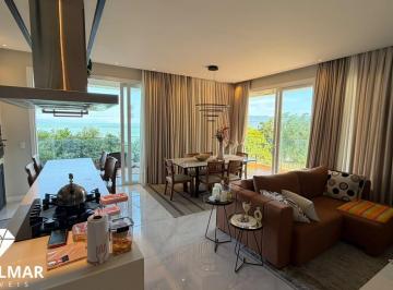 Casa · 180m² · 3 Quartos · 2 Vagas · Casa Frente Mar em Canto Grande | 3 Suítes e Pôr do Sol Exclusivo