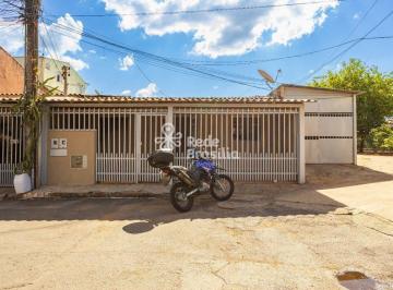 Casa · 120m² · 4 Quartos · 3 Vagas · QR 1 | Casa 3 Quartos - Suíte - Varanda - Aceita financiamento e FGTS | Candangolândia