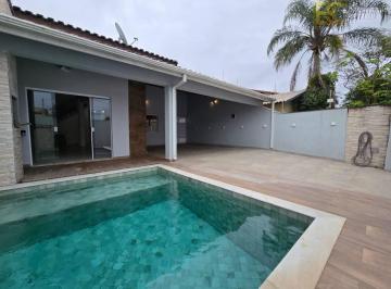47c409227f54d5aa15bc2b2729404a7d128477cc · Casa com churrasqueira e 3 quartos a 7000 metros da praia!