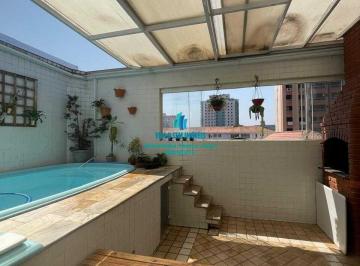 Casa · 267m² · 4 Quartos · 2 Vagas · Sobrado TRIPLEX 4 suítes, lazer, 300m praia, em Condomínio