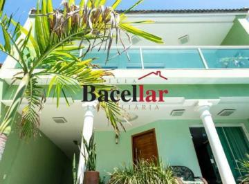 Casa · 260m² · 4 Quartos · 3 Vagas · Casa reformada de 4 quartos sendo 4 suítes com piscina