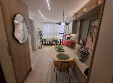 Apartamento · 78m² · 2 Quartos · 1 Vaga · Cobertura na Tijúca, pertinho do mêtro Saens Pena, 2 quartos. sendo 2 suites, pi