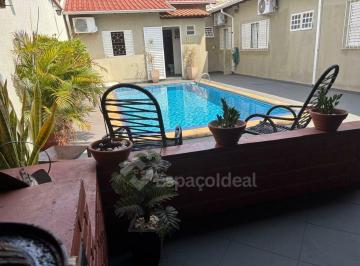 Casa · 220m² · 4 Quartos · 2 Vagas · CASA COM 4 DORMITÓRIOS E 2 SUÍTES  NUM EXCELENTE BAIRRO EM BAURU
