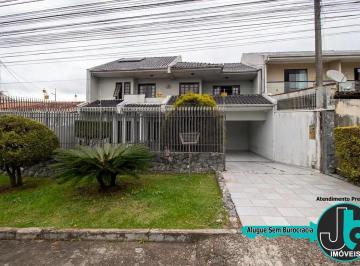 Casa · 287m² · 4 Quartos · 5 Vagas · Sobrado para alugar no Pinheirinho | Com quintal, suíte com banheira e Opção de Caução no Cartão.