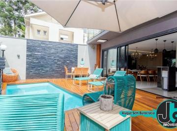 Casa · 319m² · 4 Quartos · 6 Vagas · Sobrado para Alugar no Santa Cândida | Área com piscina, Área Gourmet, e Opção de caução parcelado.