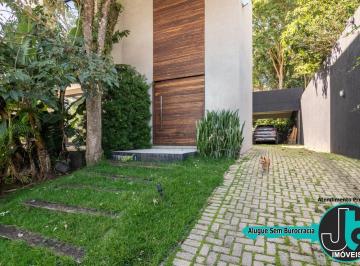 Casa · 280m² · 3 Quartos · 4 Vagas · Belíssima casa para locação no Taboão, 280m², Mobiliada, com 3 quartos e 4 vagas de garagem.