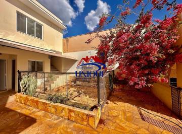 Casa · 360m² · 5 Quartos · 4 Vagas · Casa com 4 suítes em condomínio no centro de Boituva à venda.