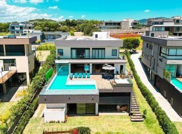 Casa · 11000m² · 10 Quartos · 10 Vagas · Casa de Condomínio para venda em Porto Laranjeiras de 11000.00m² com 10 Quartos, 10 Suites e 10 Gara