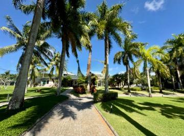 Casa de 5 quartos, Lauro de Freitas · Casa a venda no Encontro das Águas com 5 suites piscina quadras e area gourmet