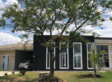 Casa de 4 quartos, Porangaba · Excelente casa com 4 dormitórios, área gourmet e piscina no Ninho Verde.