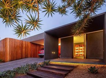 Casa de 5 quartos, Brasília · Aluguel de casa moderna e mobiliada no Lago Sul para residência ou escritório