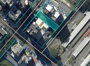 Terreno · 506m² · TERRENO ZR4 NO CABRAL COM DUAS FRENTES POTENCIAL PARA EDIFÍCIO