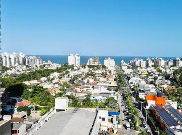 Apartamento de 2 quartos, Itajaí · Apartamento 2 Dormitórios semimobiliado 1 vaga na Praia Brava a 1000m do mar