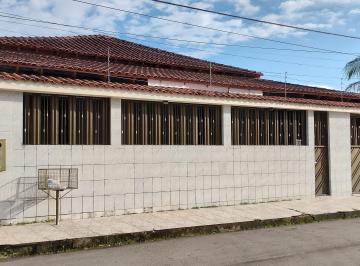 Casa de 3 quartos, Manaus · Casa em excelente localização, ampla, em telha de barro, avarandada, local tranquilo.