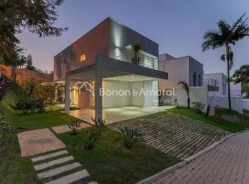 Casa · 209m² · 3 Quartos · 2 Vagas · Sobrado com 3 suítes, ampla sala para dois ambientes e 2 vagas cobertas, no excl