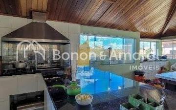 Casa · 371m² · 3 Quartos · 4 Vagas · Sobrado Espaçoso com Piscina e Lazer Completo em Condomínio Fechado em Valinhos - SP