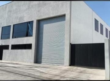 Comercial · 734m² · 4 Vagas · Galpão / Depósito / Armazém para alugar em Comercial Vitória Martini de 734.00m² com 4 Garagens